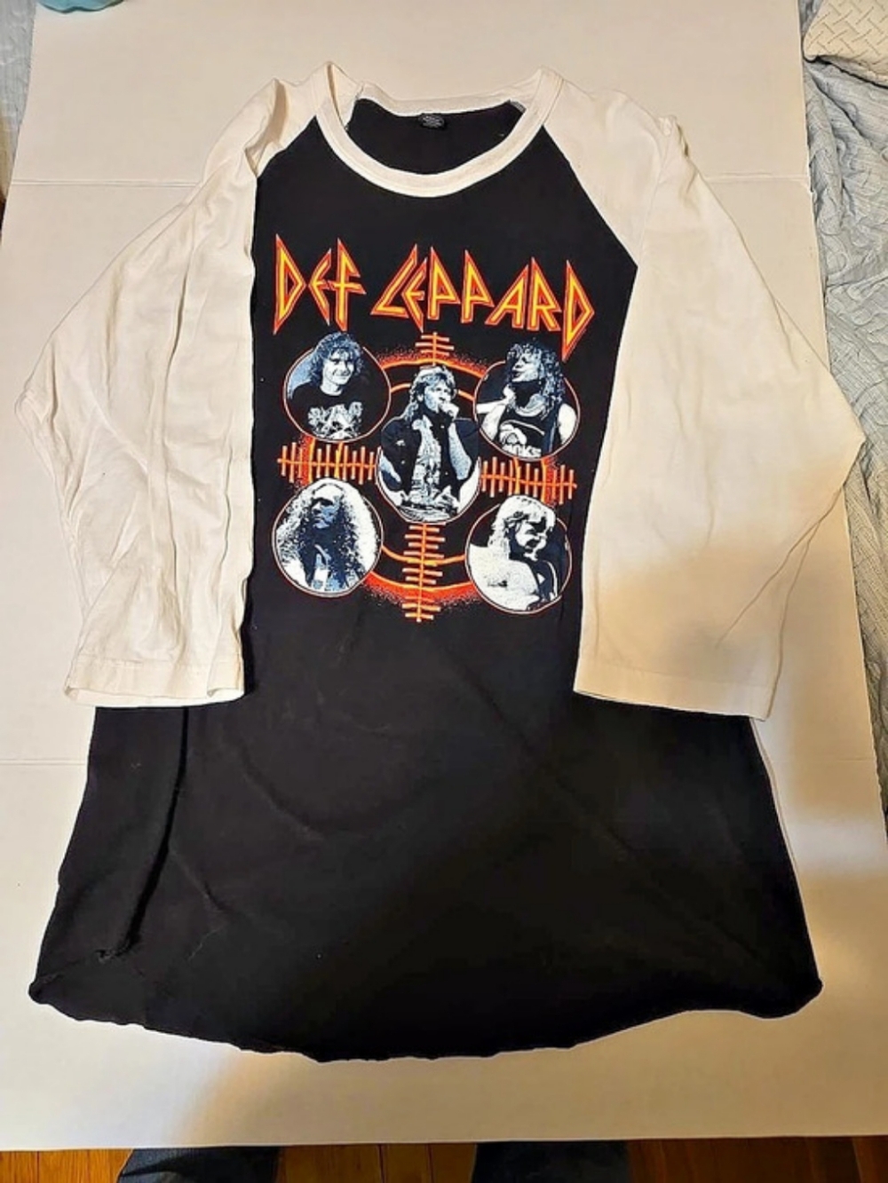Tultex Def Leppard Graphic Raglan Tee in Black & White XL